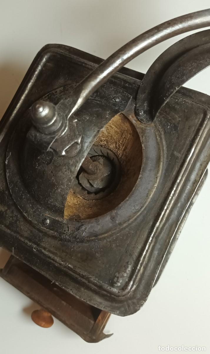 Antig&uuml;edades: ANTIGUO MOLINILLO DE CAF&Eacute; DE LAT&Oacute;N MARCA MUTZIG FRAMONT (BAS RHIN) - Foto 4
