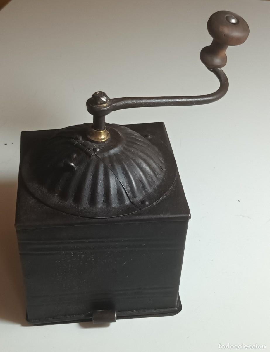 Oggetti Antichi: ANTIGUO MOLINILLO DE CAF&Eacute; DE LAT&Oacute;N &ndash; A&Ntilde;OS 40/50