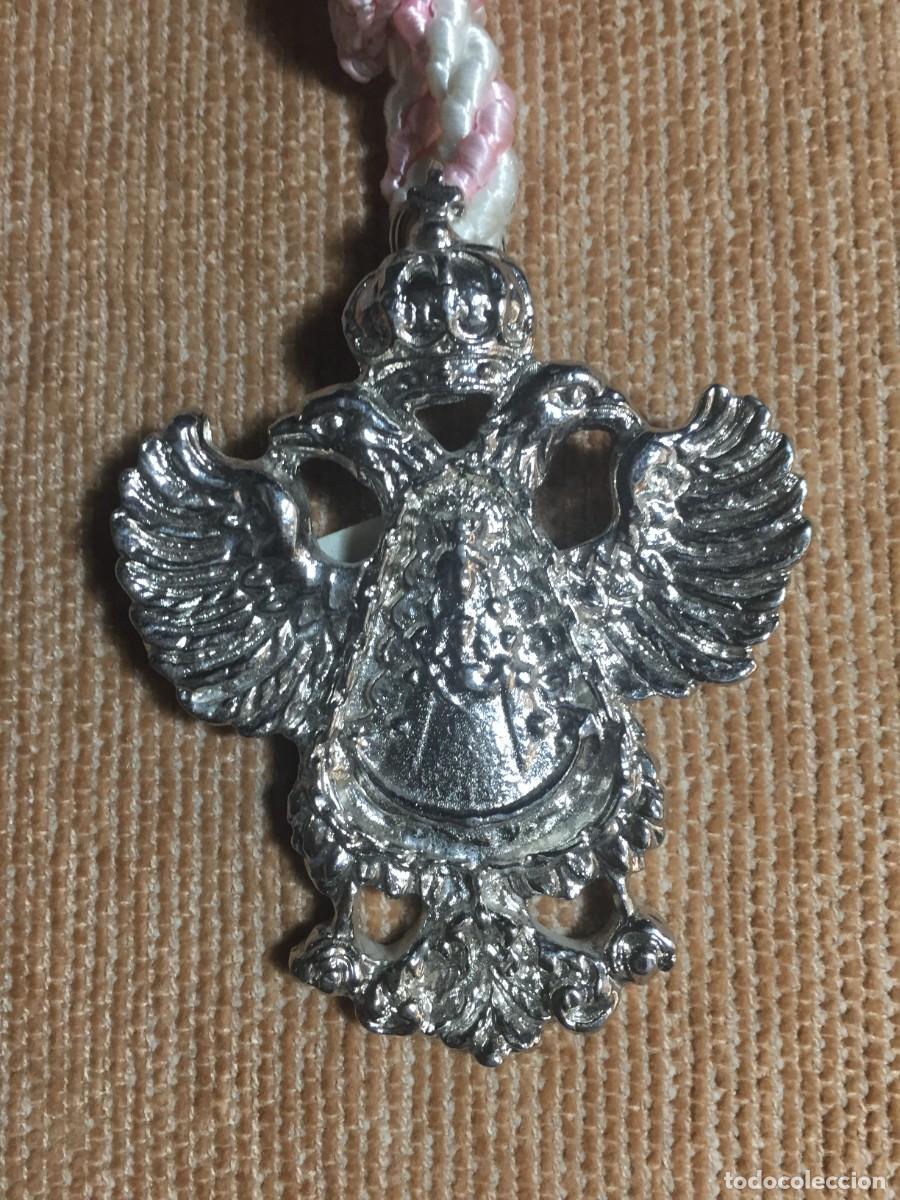 Antig&uuml;edades: MEDALLA CON CORDON DE LA HERMANDAD DEL ROCIO DE TOLEDO - Foto 1