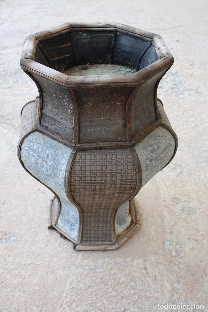 Antig&uuml;edades: jarron macetero de chapa y madera - Foto 6