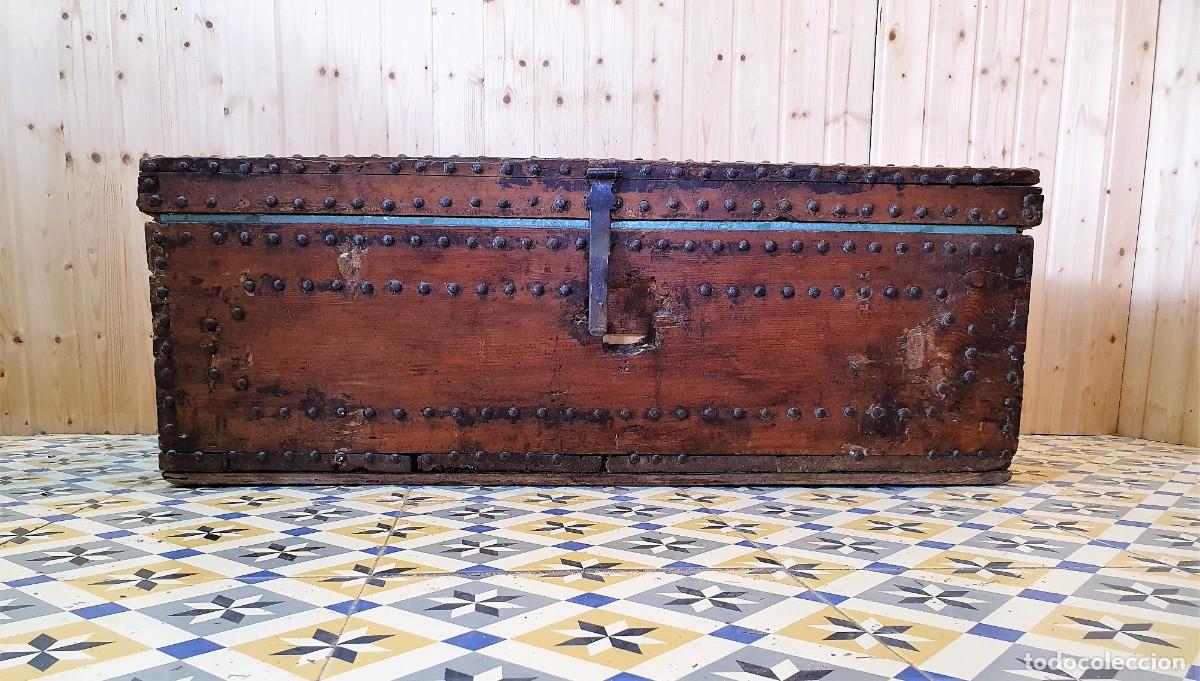 Antig&uuml;edades: ANTIGUO BAUL CON HERRAJES DE FORJA - Foto 1