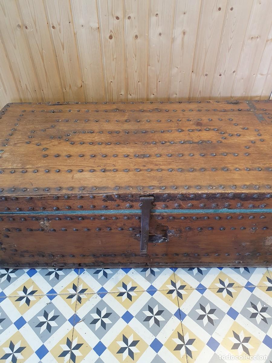 Antig&uuml;edades: ANTIGUO BAUL CON HERRAJES DE FORJA - Foto 3