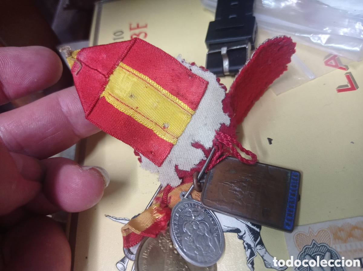 Antig&uuml;edades: 3 medallas y 2 detentes - Foto 2