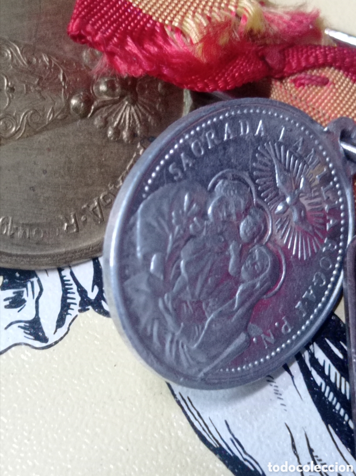 Antig&uuml;edades: 3 medallas y 2 detentes - Foto 4