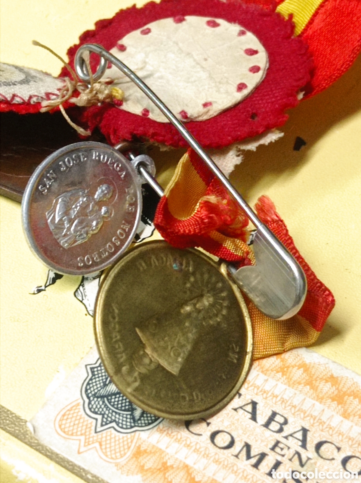 Antig&uuml;edades: 3 medallas y 2 detentes - Foto 6