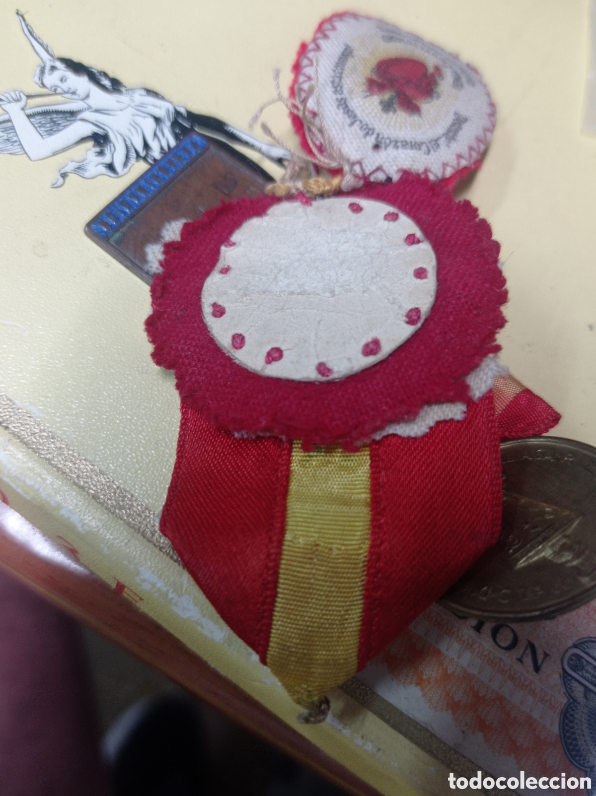 Antig&uuml;edades: 3 medallas y 2 detentes - Foto 8