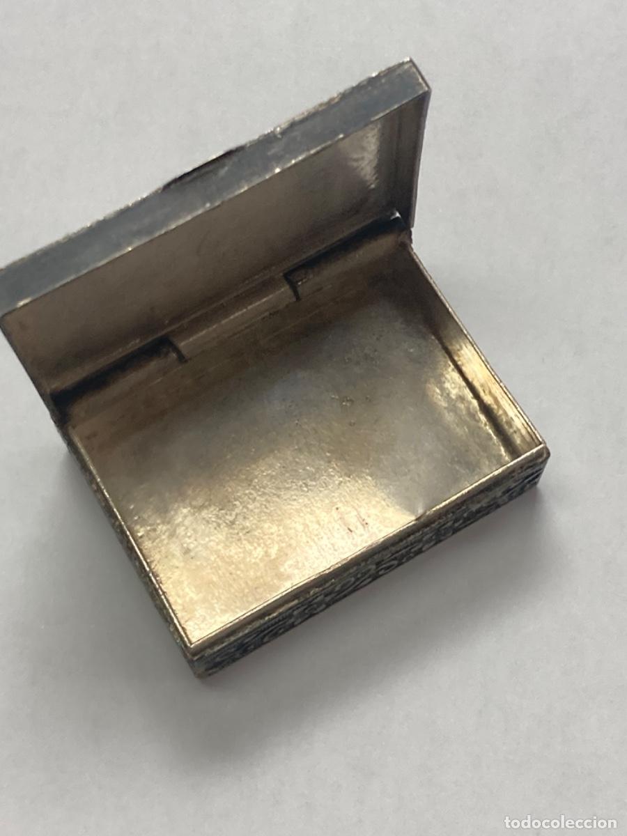 Antig&uuml;edades: Cajita de plata con estampaci&oacute;n /K01 - Foto 2