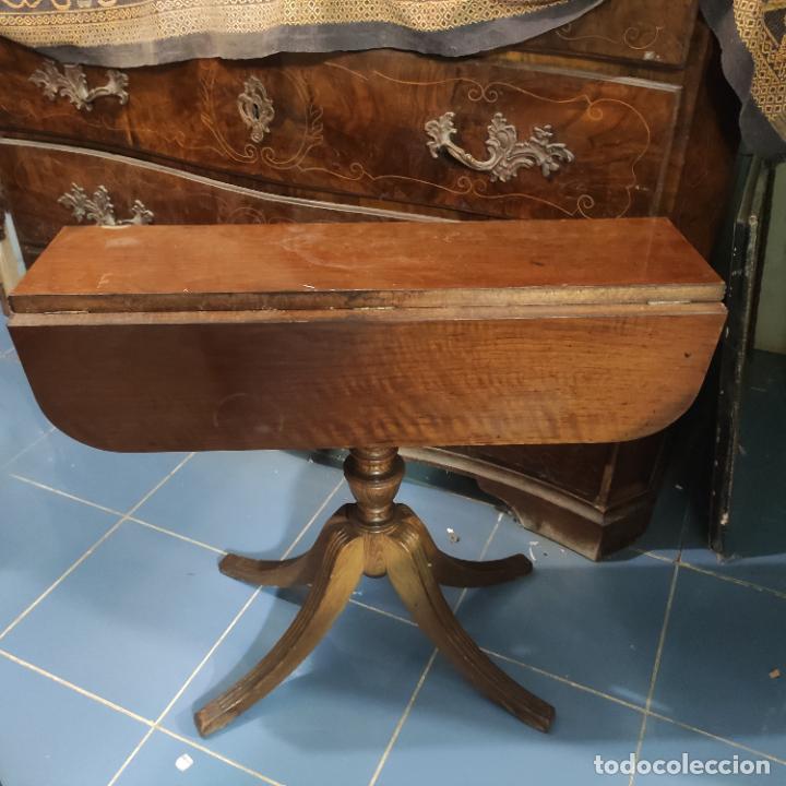 Antig&uuml;edades: INTERESANTE MESA DE CENTRO CON ALAS - Foto 2