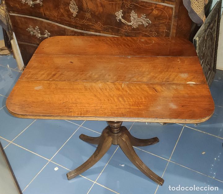 Antig&uuml;edades: INTERESANTE MESA DE CENTRO CON ALAS - Foto 3