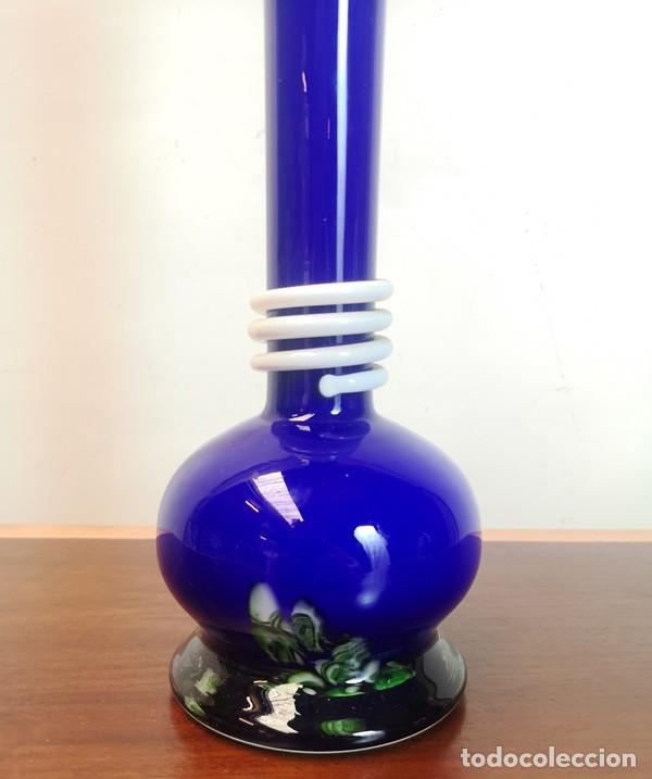 Antig&uuml;edades: Florero de Cristal Azul Cobalto - Foto 2
