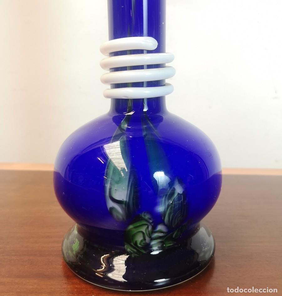 Antig&uuml;edades: Florero de Cristal Azul Cobalto - Foto 4