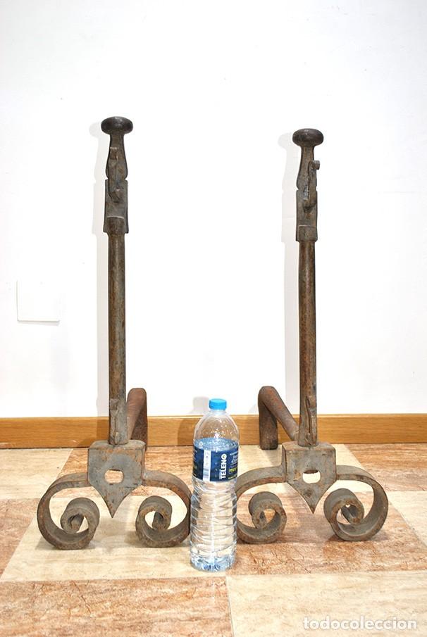 Antig&uuml;edades: JUEGO DE MORILLOS DE HIERRO PARA CHIMENEA - Foto 2