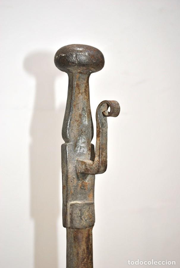 Antig&uuml;edades: JUEGO DE MORILLOS DE HIERRO PARA CHIMENEA - Foto 3