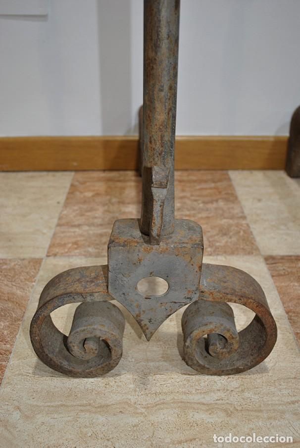 Antig&uuml;edades: JUEGO DE MORILLOS DE HIERRO PARA CHIMENEA - Foto 5