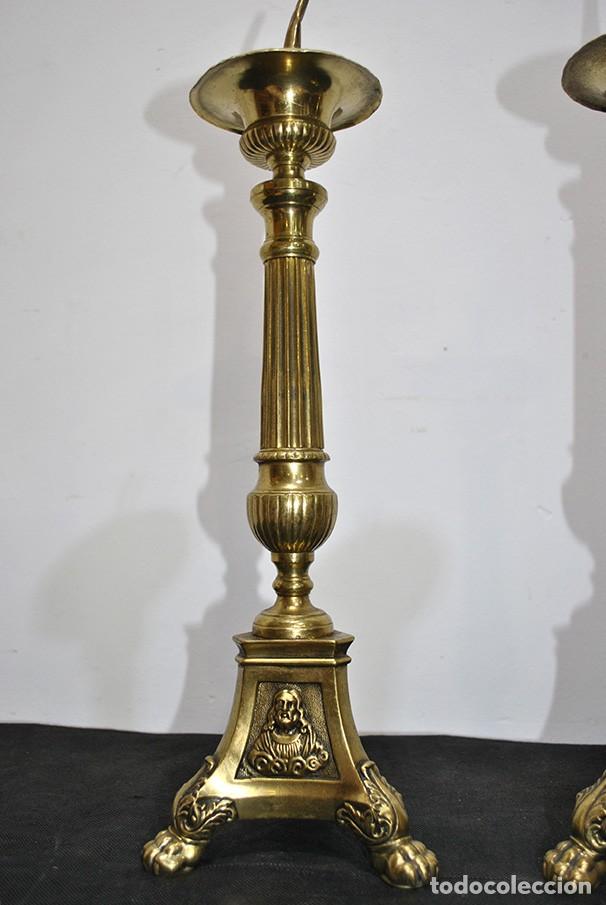 Antig&uuml;edades: PAREJA DE HACHEROS DE BRONCE DORADO - Foto 3