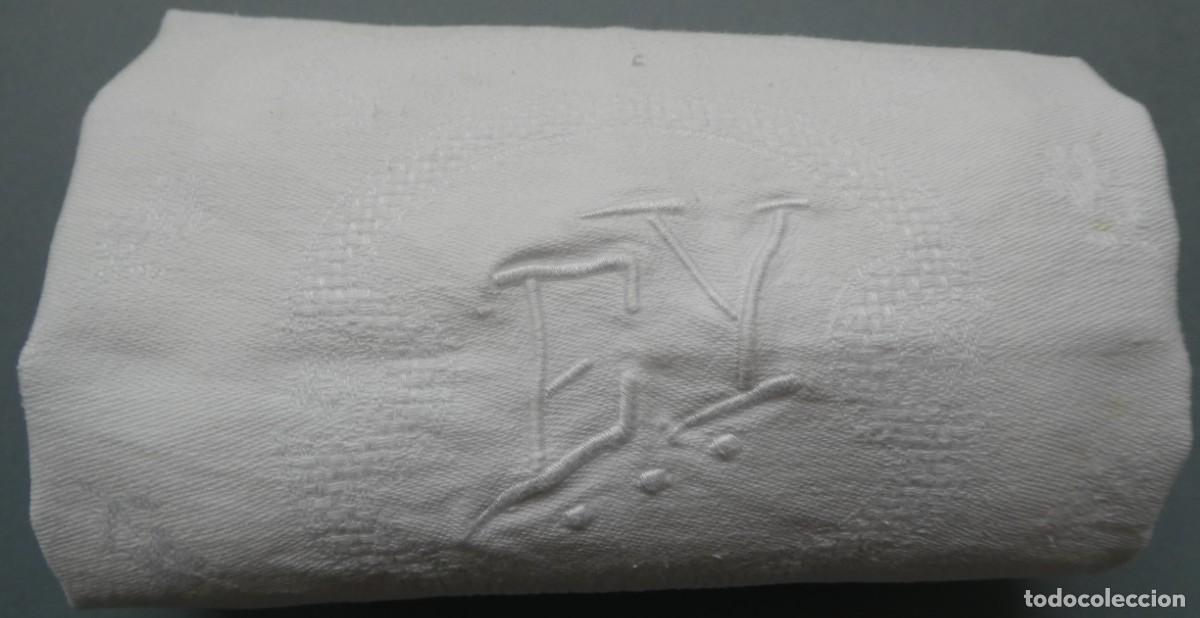 Antig&uuml;edades: CUATRO SERVILLETAS DE ALGODON CON INICIALES E.Y PPIO.S.XX - Foto 3