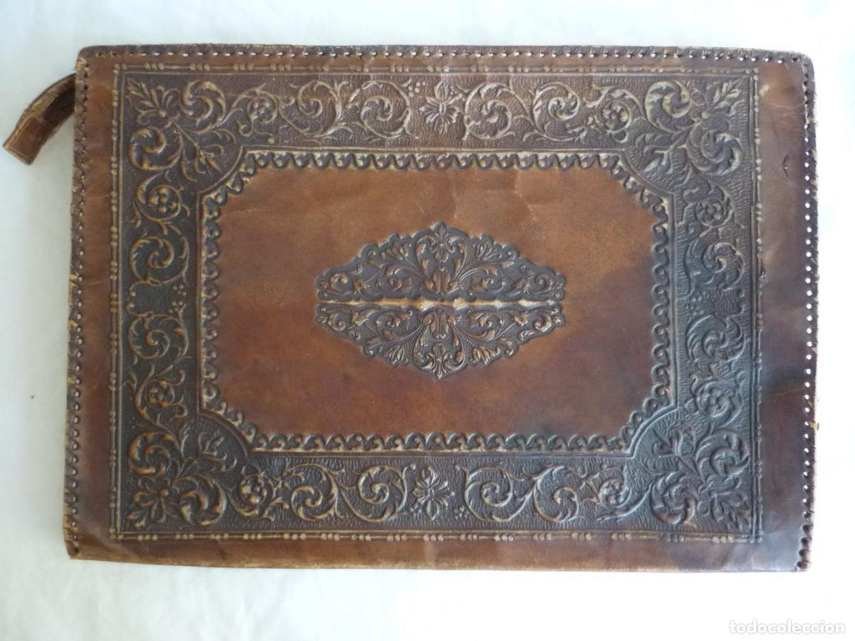 Antig&uuml;edades: Cartera de cuero repujado con cremallera - Foto 2