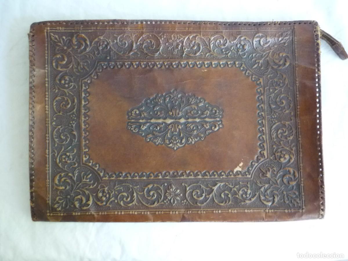 Antig&uuml;edades: Cartera de cuero repujado con cremallera - Foto 3