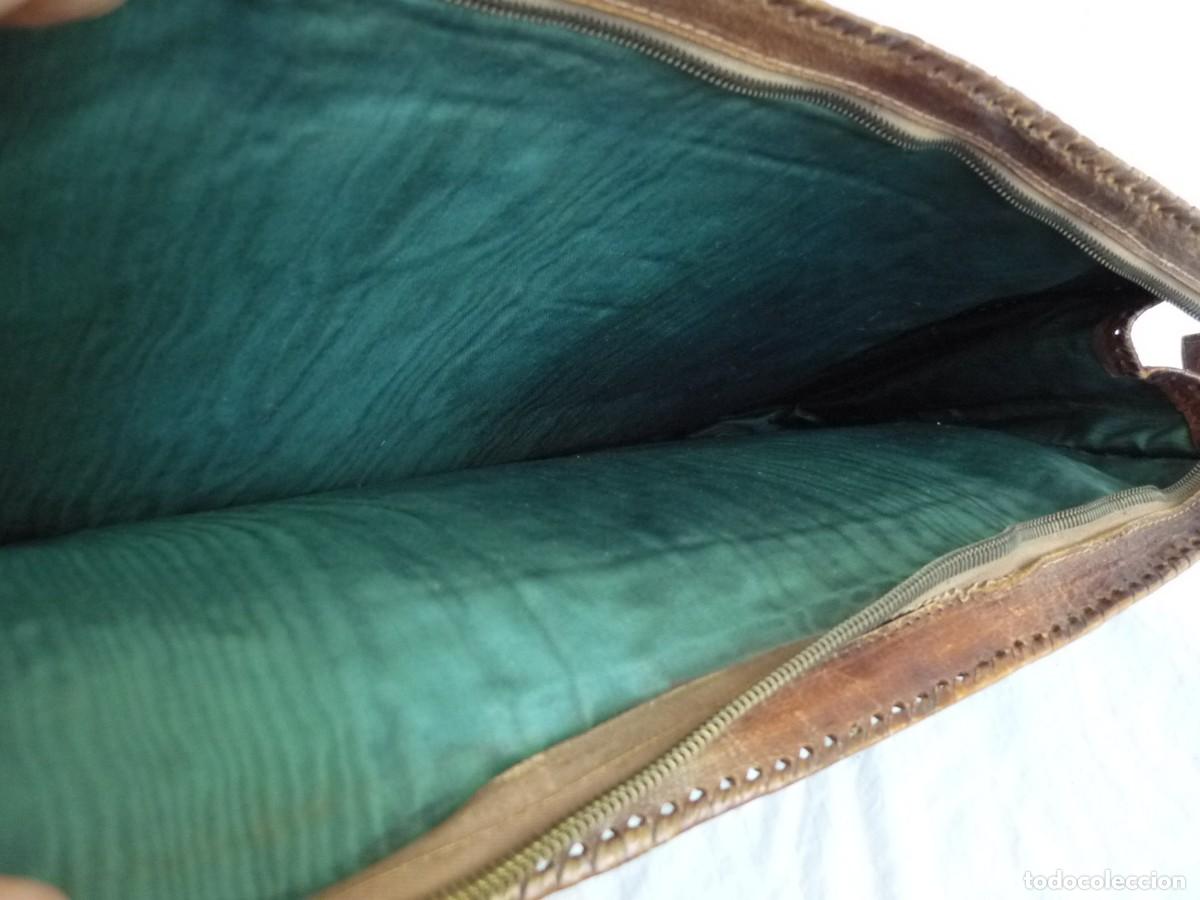 Antig&uuml;edades: Cartera de cuero repujado con cremallera - Foto 11