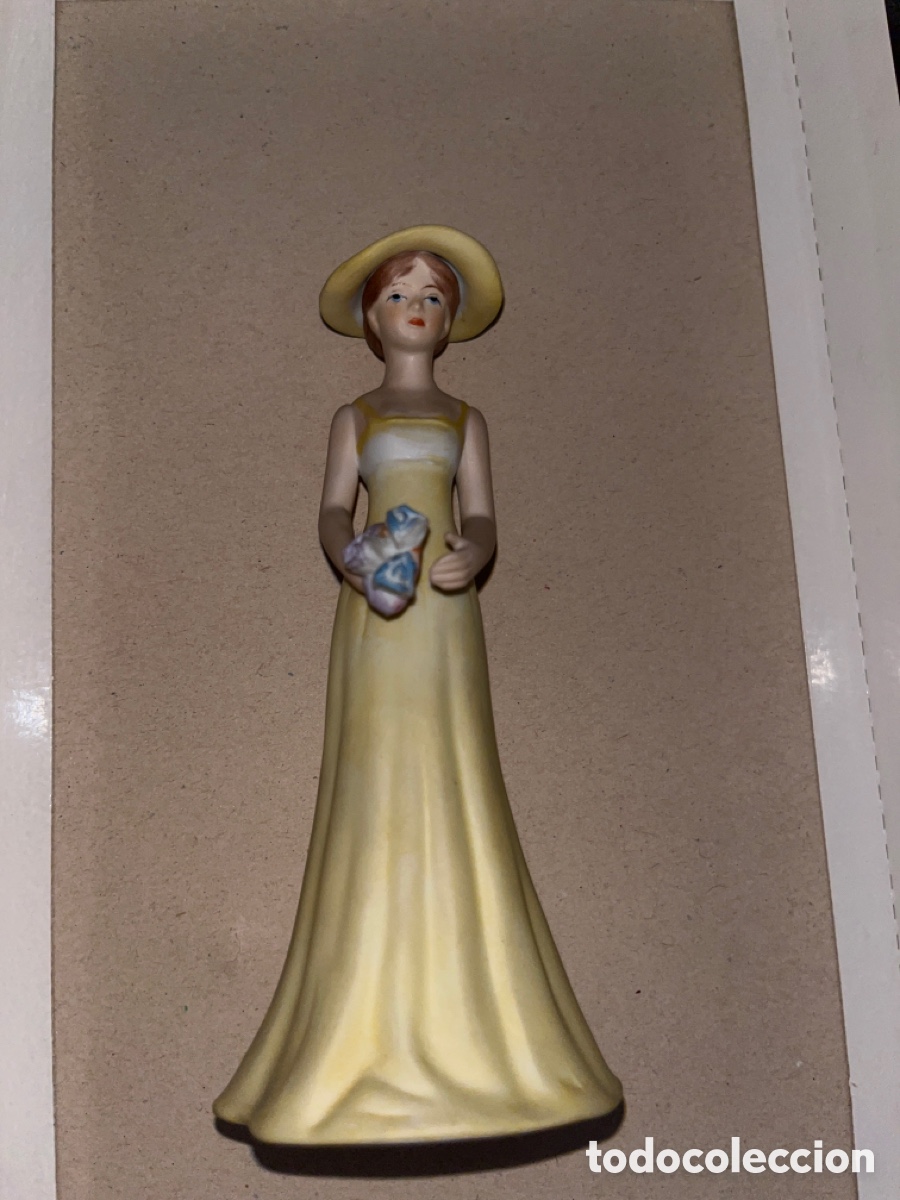 Antiguidades: Figura dama porcelana de biscuit con ramo