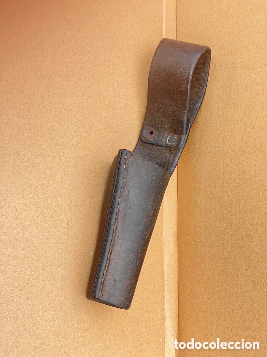 Antig&uuml;edades: Pieza de cuero de poner al cintur&oacute;n?? De 26 cm de largo - Foto 3