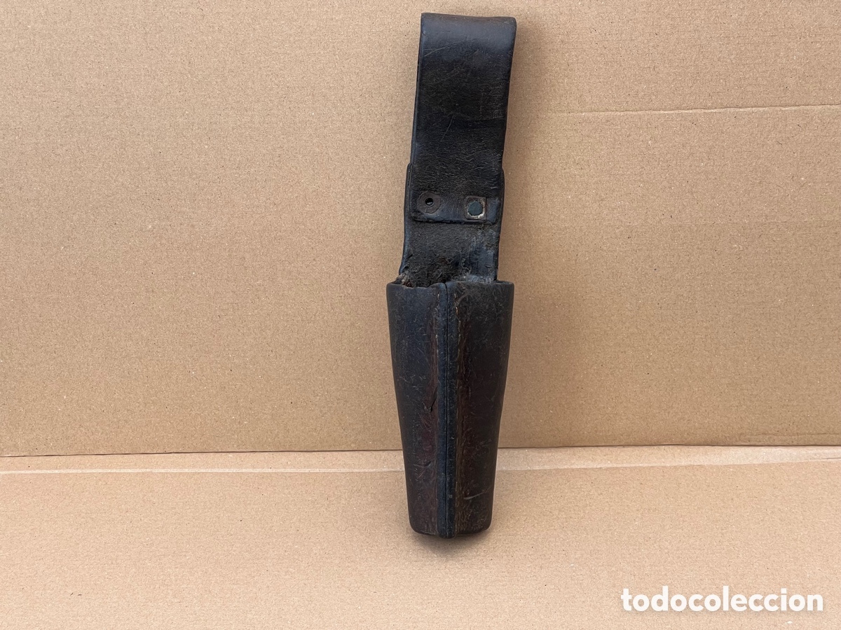 Antig&uuml;edades: Pieza de cuero de poner al cintur&oacute;n?? De 26 cm de largo - Foto 8