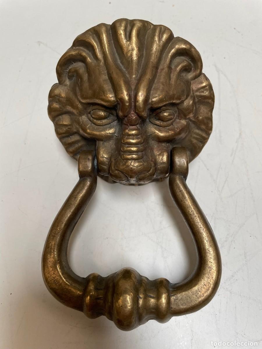 Antig&uuml;edades: ALDABA ANTIGUA DE BRONCE MACIZO CABEZA DE LEON - Foto 3