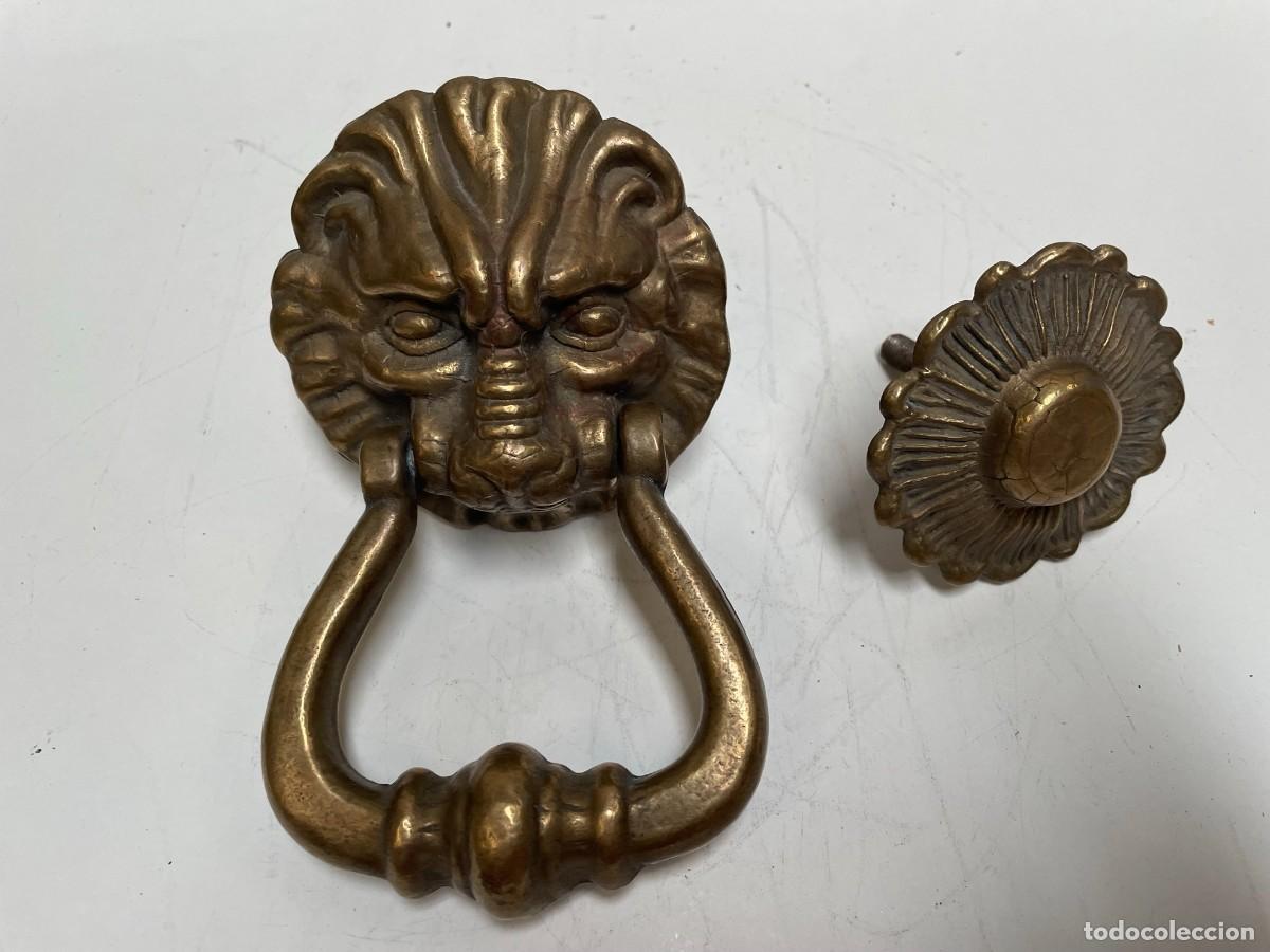 Antig&uuml;edades: ALDABA ANTIGUA DE BRONCE MACIZO CABEZA DE LEON - Foto 2