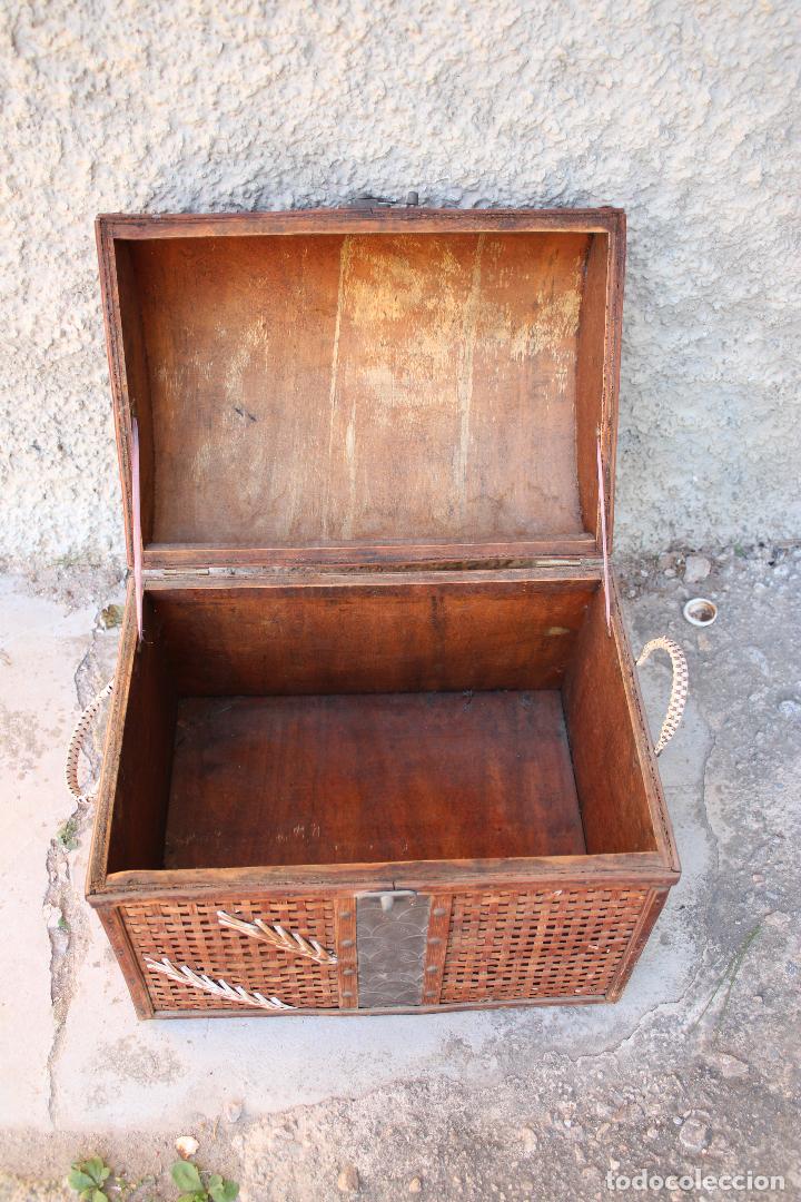 Antig&uuml;edades: ba&uacute;l cofre de mimbre ratt&aacute;n - Foto 2
