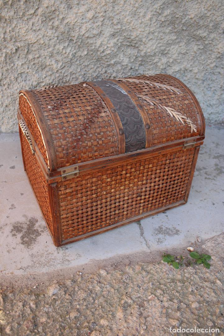Antig&uuml;edades: ba&uacute;l cofre de mimbre ratt&aacute;n - Foto 3