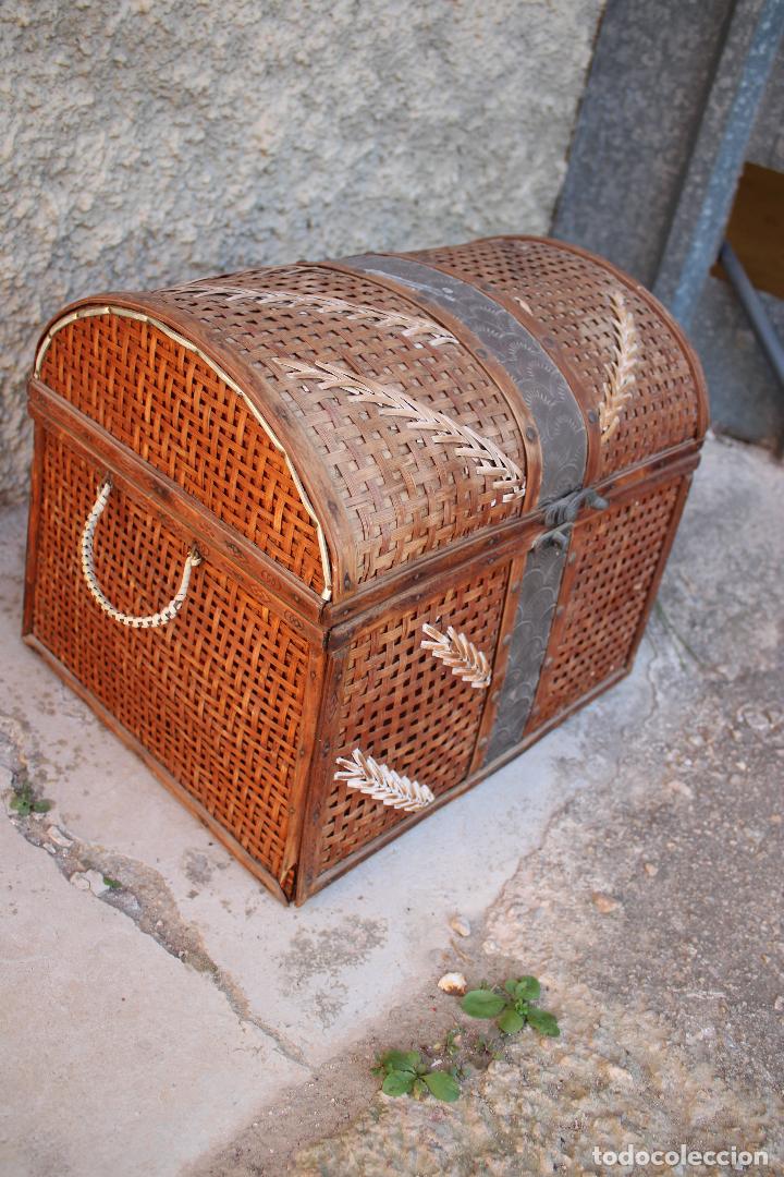 Antig&uuml;edades: ba&uacute;l cofre de mimbre ratt&aacute;n - Foto 5