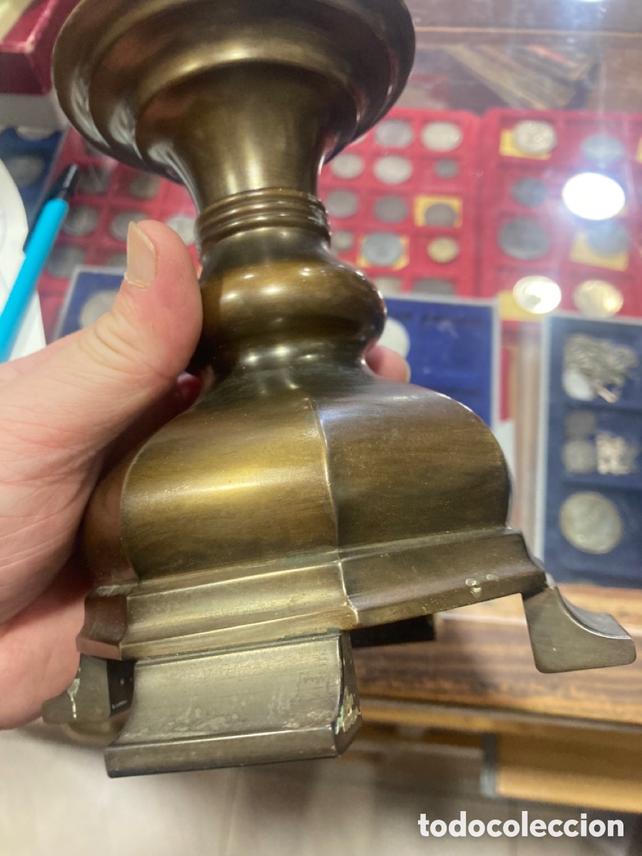 Antig&uuml;edades: Bonito porta velas de bronce - Foto 4