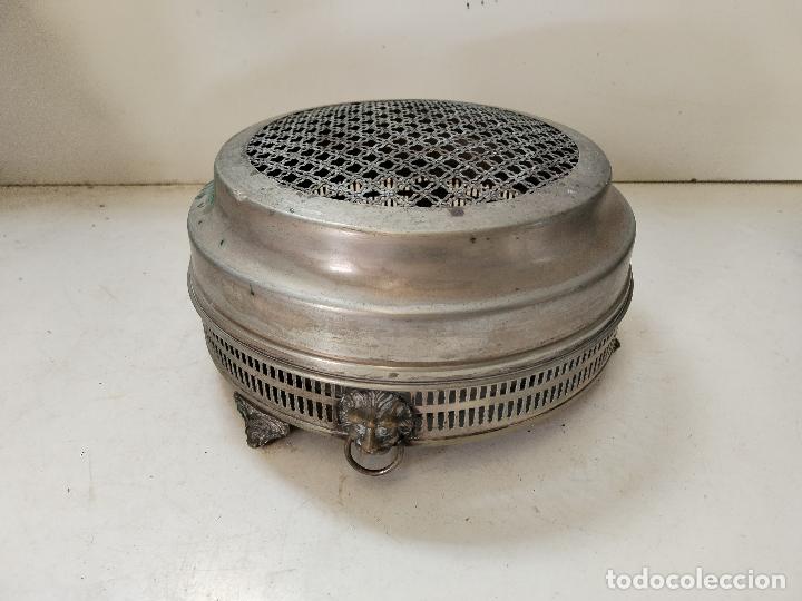 Antig&uuml;edades: bandeja y tapadera de alpaca - Foto 1