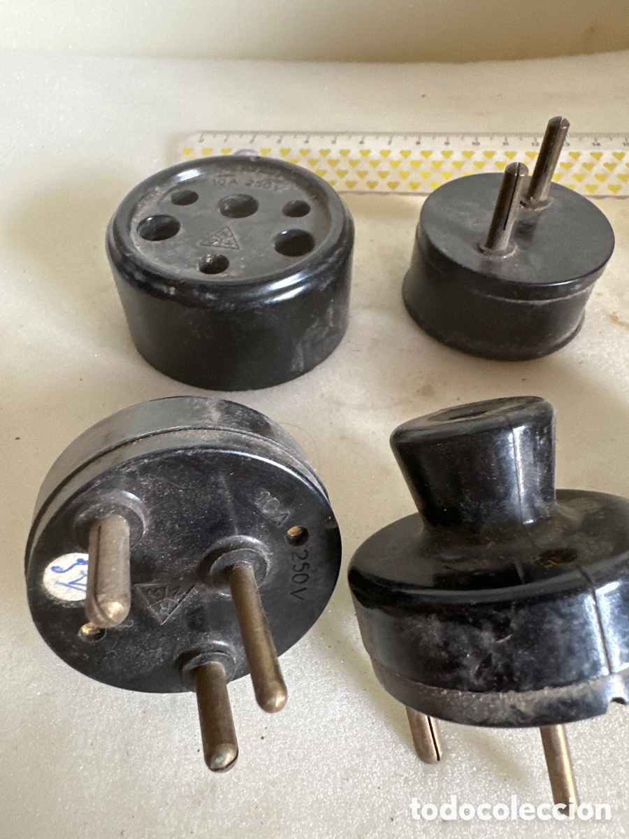 Antig&uuml;edades: Lote enchufe baquelita - Foto 2