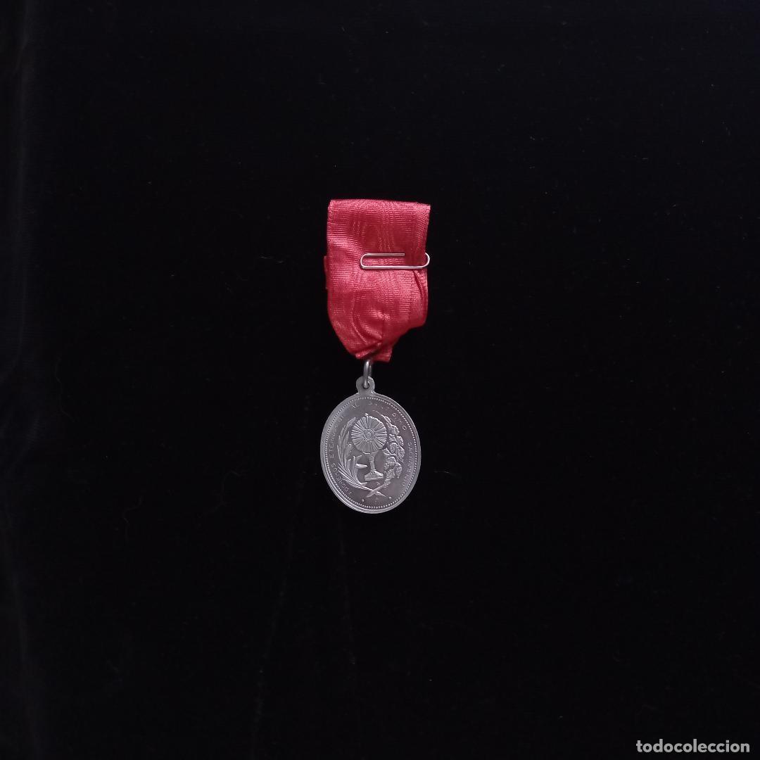 Antig&uuml;edades: Medalla de los Sagrados Corazones - Foto 2