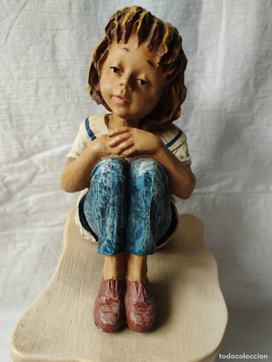 Antig&uuml;edades: Figura de ni&ntilde;a sentada - Foto 2