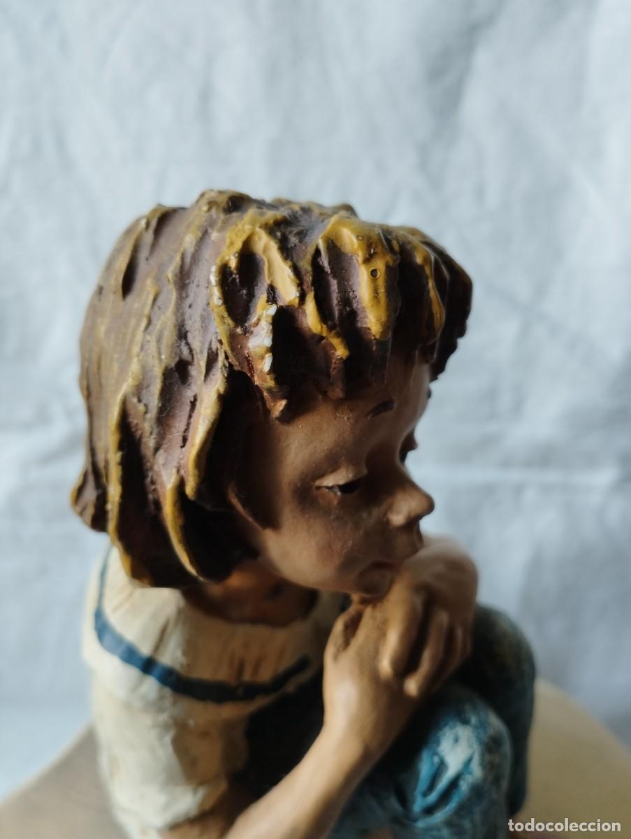 Antig&uuml;edades: Figura de ni&ntilde;a sentada - Foto 14