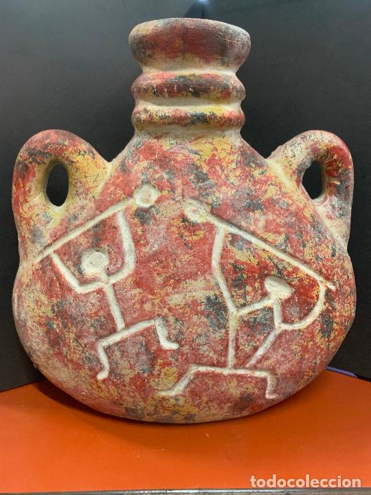 Antiguidades: Precioso jarron etnico en ceramica, estilo primitivo. Mide 22x20x9cms
