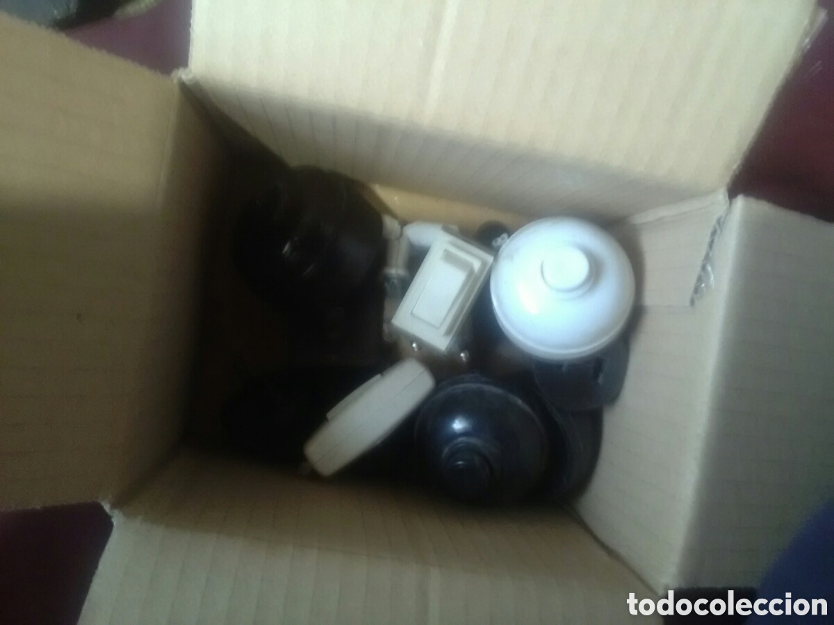 Antiques: Gran lote de material el&eacute;ctrico antiguo, porcelana y baquelita