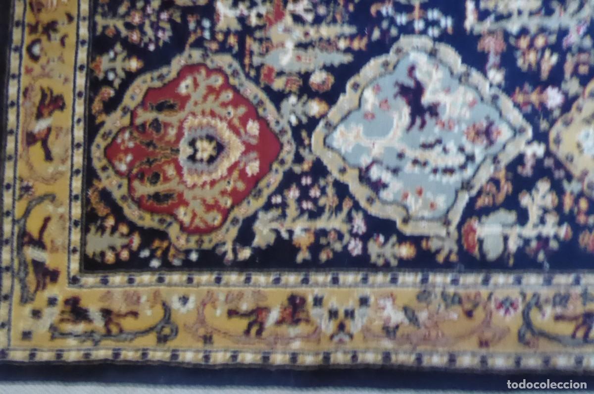 Antig&uuml;edades: Alfombra negra con flores - Foto 3