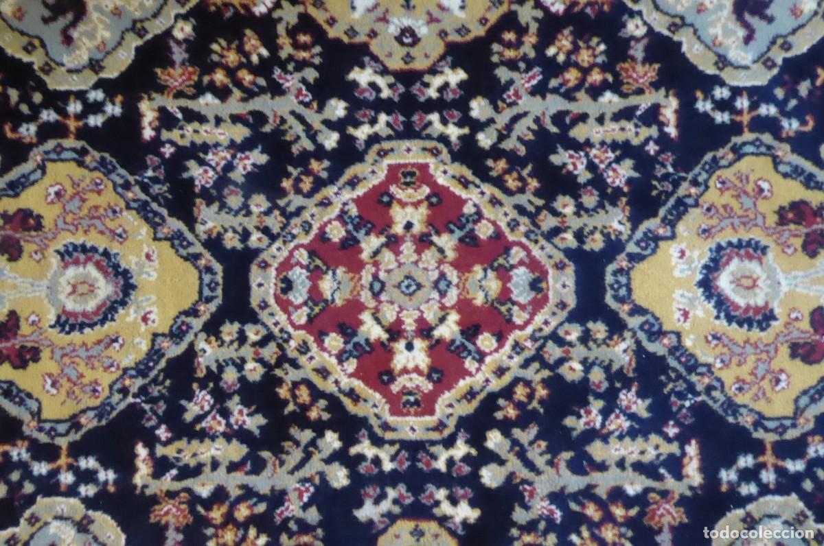 Antig&uuml;edades: Alfombra negra con flores - Foto 4
