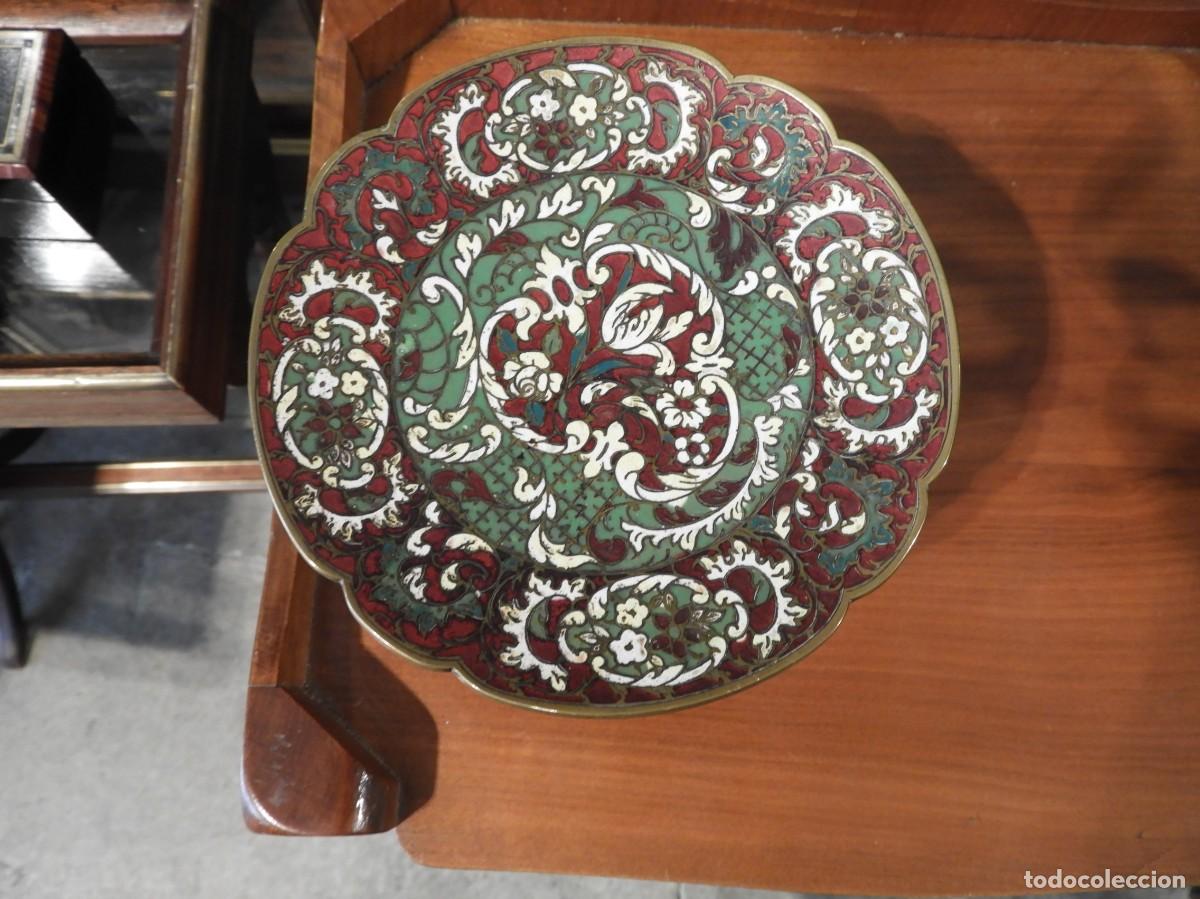 Antig&uuml;edades: CENTRO DE BRONCE DORADO Y ESMALTE CLOISONNE - Foto 2