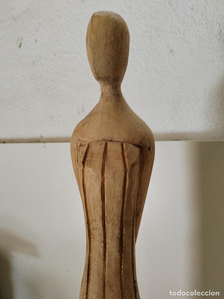 Antig&uuml;edades: figura de mujer talla de madera - Foto 2