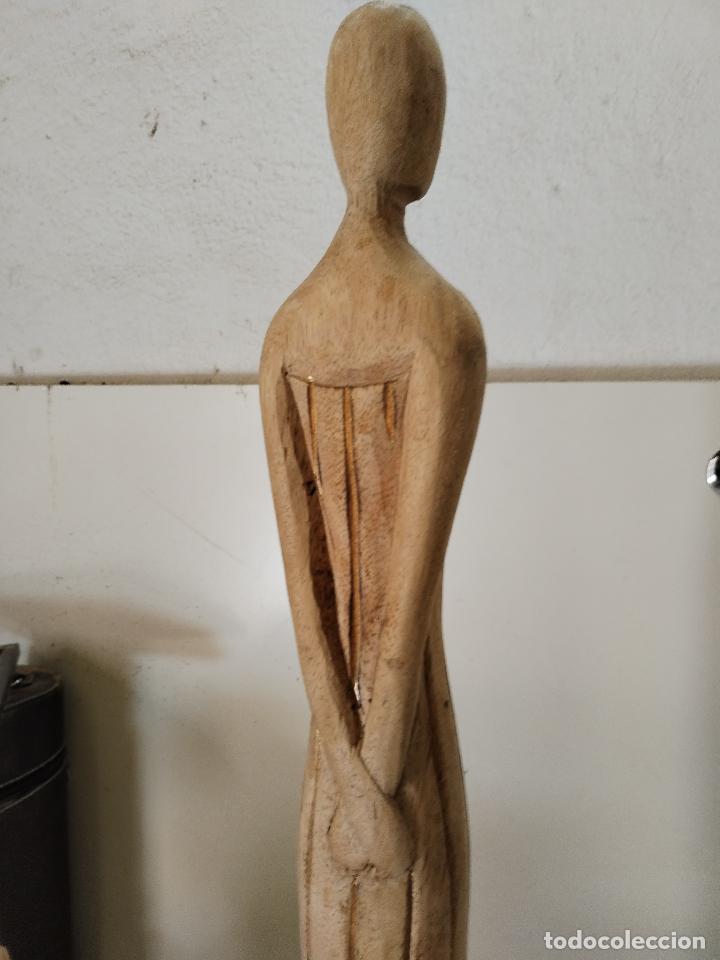 Antig&uuml;edades: figura de mujer talla de madera - Foto 3
