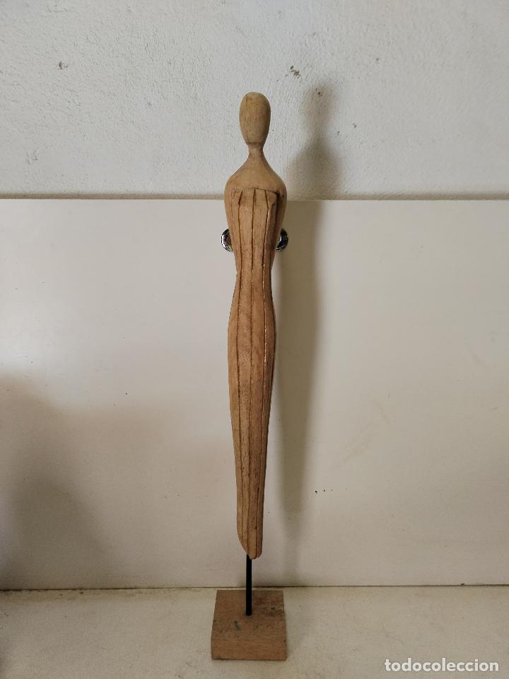 Antig&uuml;edades: figura de mujer talla de madera - Foto 1