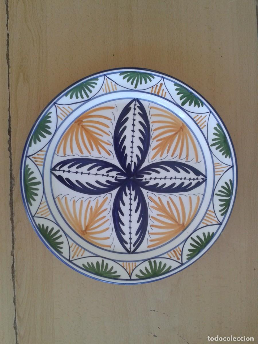 Antig&uuml;edades: PLATO PINTADO A MANO DE MANISES - Foto 1