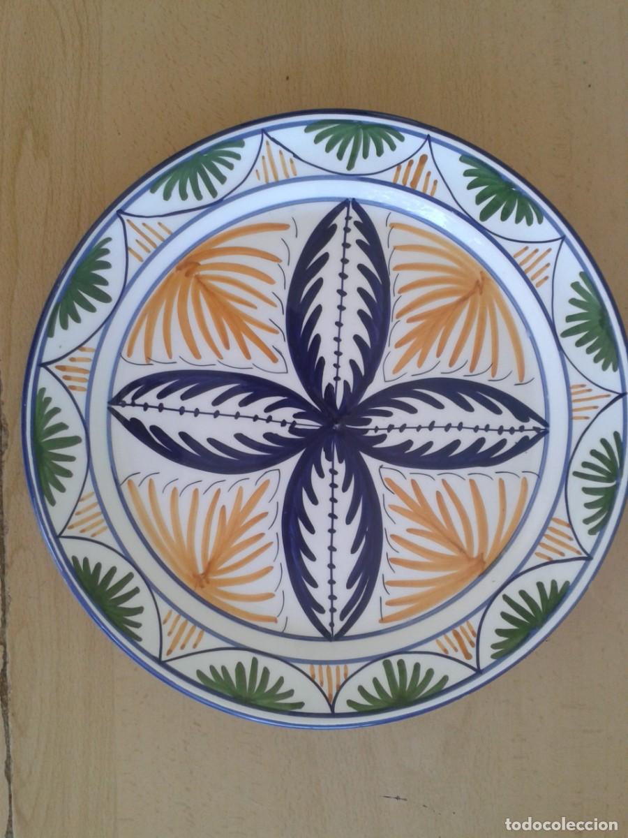 Antig&uuml;edades: PLATO PINTADO A MANO DE MANISES - Foto 2