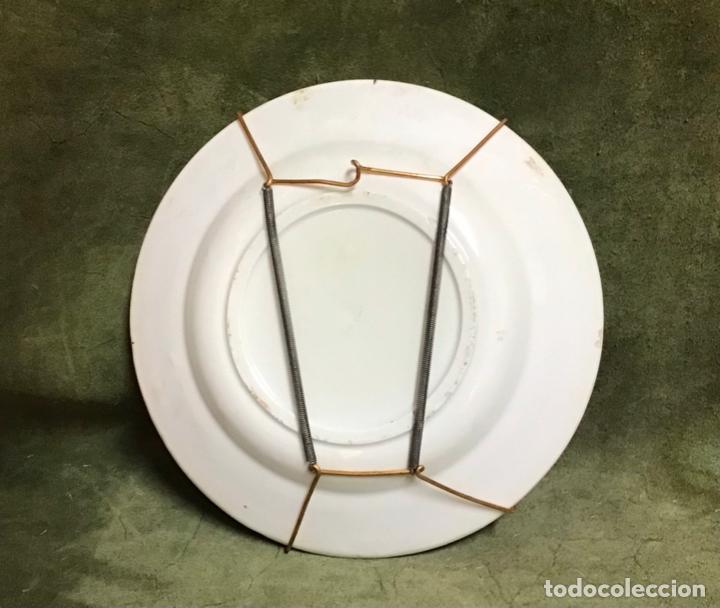 Antig&uuml;edades: PLATO DE MANISES POLICROMO S. XIX - Foto 2