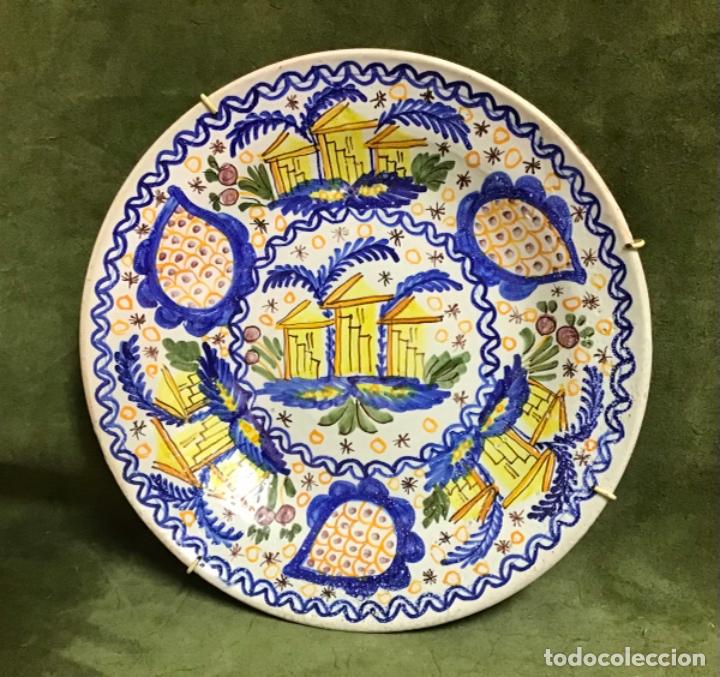 Antig&uuml;edades: PLATO DE MANISES POLICROMO S. XIX - Foto 1