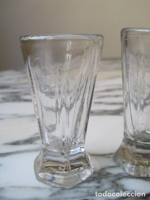 Antig&uuml;edades: CUATRO VASOS DE CHUPITO - CRISTAL GRUESO - BASE HEXAGONAL - Foto 3